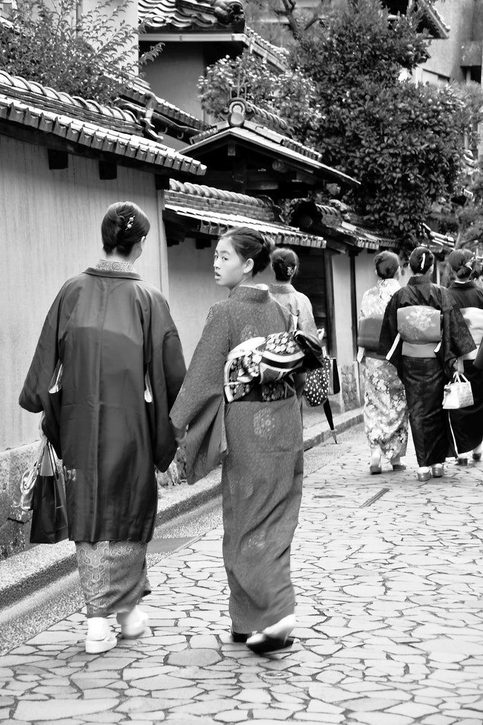 Kimono Walk - Black and White